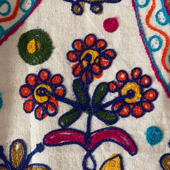 Embroidered Floral Vest - Picture 8 of 9